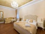 Deluxe Triple room with street view