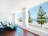 Standard room with balcony and beachfront
