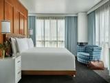 Suite with city view