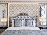 Premier Garden Walk room
