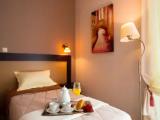 Standard Triple room with city view