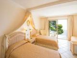 Standard Triple room with sea view