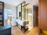 Luxury Suite with lake view
