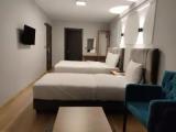 Deluxe Triple room with city view