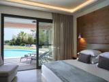 2 Bedrooms Swim-Up Suite with partial sea view