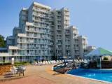 Standard Triple room with park view