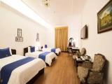 Standard Triple room with city view