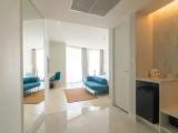 Suite with city view