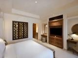 Deluxe room with pool view