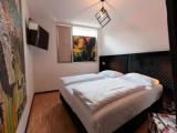 Double room with backyard view