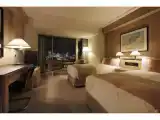 Standard Twin room with partial ocean view