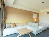 Standard room with partial ocean view