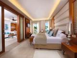 Swim Up Club Family Suite with Outdoor Jacuzzi