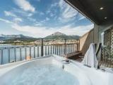 Penthouse Suite with balcony and with lake view