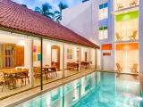 Standard room with pool view