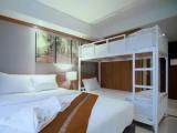 1 Bedroom Standard Quadruple Family room with balcony