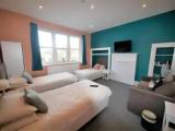 Standard Triple room with city view