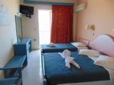 Standard Triple room with sea view
