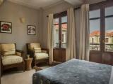 Suite with courtyard view