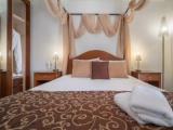 Deluxe with Private Pool Suite