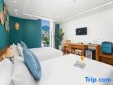 Deluxe Triple room with city view
