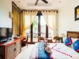 Bungalow with garden view