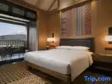 Executive Double Suite with land view