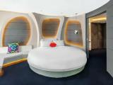 V Round Bed Suite