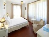 Standard Double room with partial sea view