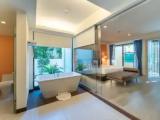 Villa with balcony and beachfront