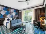 Deluxe room with street view
