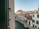Suite with canal view