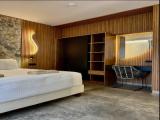 Junior Suite with pool view