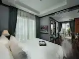 Suite with city view