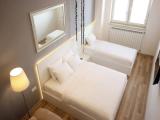 Deluxe Triple room with city view