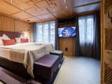 Comfort room with balcony