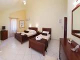 Standard Triple room with sea view