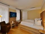 Classic Triple room with city view