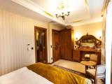 Standard Double room with street view