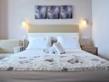 Standard Triple room with sea view