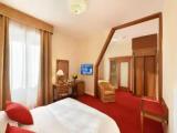 Standard Triple room with city view