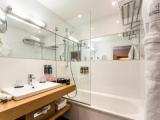 Deluxe Twin room with pool view