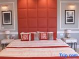Deluxe Suite with partial sea view