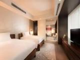 Corner Double Suite with city view