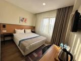 Economy room with city view