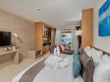 Luxury Suite with balcony and beachfront
