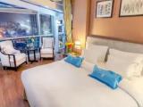 Suite with mountain view