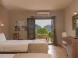 Standard Triple room with garden view