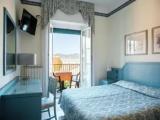 Standard Triple room with sea view