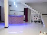 1 Bedroom Standard Sextuple Family room